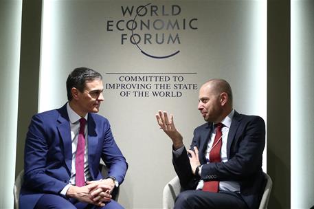 17/01/2024. Encuentro de Pedro Sánchez con el consejero delegado de Siemens Energy, Christian Bruch, en Davos (Suiza).. Encuentro del presid...