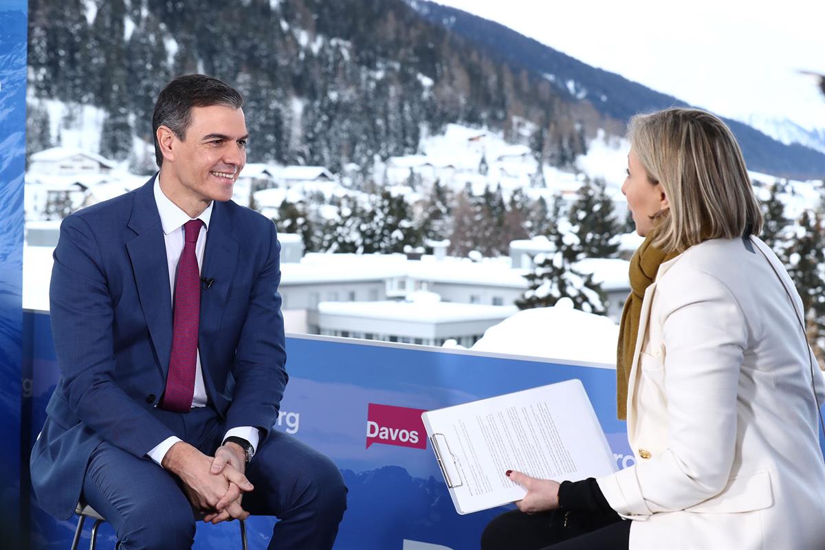 17/01/2024. Pedro Sánchez es entrevistado en el programa 'The Pulse with Francine Lacqua', de Bloomberg.. El presidente del Gobierno, Pedro ...
