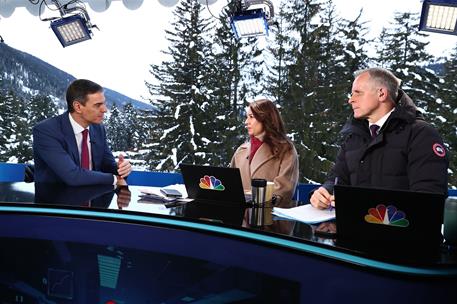 17/01/2024. Entrevista a Pedro Sánchez en el programa 'Squawk Box', de CNBC en la 54ª Reunión Anual del Foro Económico Mundial.. El presiden...