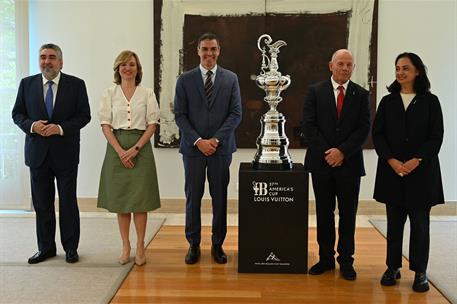 17/06/2024. Pedro Sánchez se reúne con el consejero delegado de la Copa América y con su vicepresidenta. El presidente del Consejo Superior ...