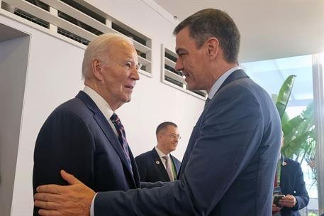 19/11/2024. El presidente del Gobierno asiste a la Cumbre del G20. El presidente del Gobierno, Pedro Sánchez, saluda al presidente de EEUU, Joe Biden.