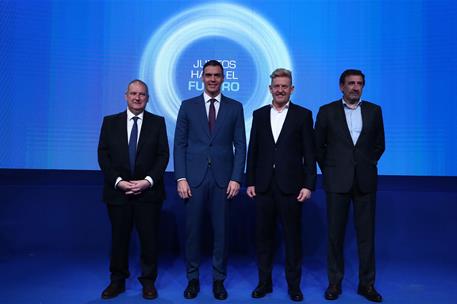 20/02/2024. Pedro S&#225;nchez clausura la IV edici&#243;n del Foro ANFAC. El ministro de Industria y Turismo, Jordi Hereu, el presidente del Gobierno...