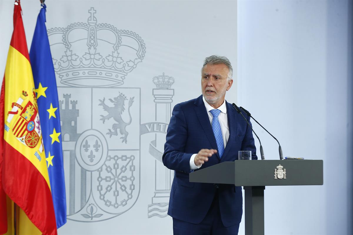 22/11/2024. Comparecencia tras la reunión de Pedro Sánchez con el presidente de la Ciudad Autónoma de Ceuta. El ministro de Política Territo...