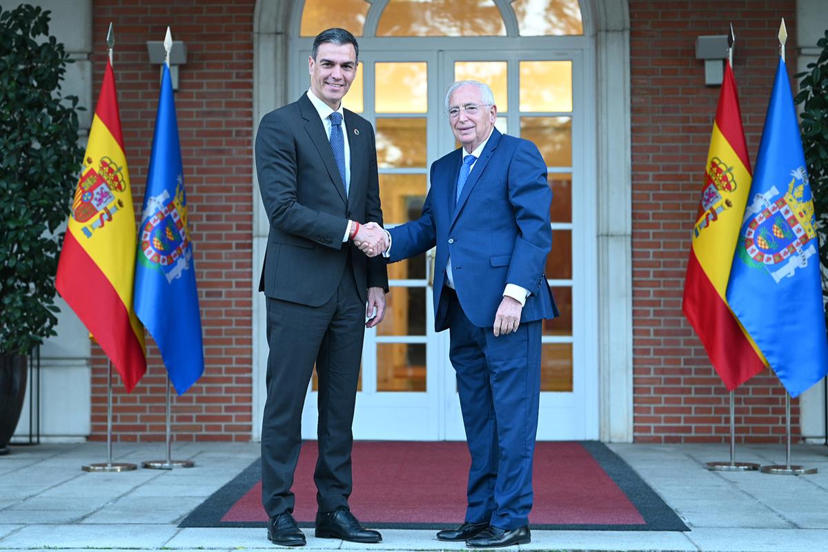 22/11/2024. Encuentro del presidente del Gobierno con el presidente de la Ciudad Autónoma de Melilla. El presidente del Gobierno recibe al p...