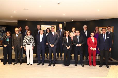 23/01/2024. El presidente del Gobierno con los miembros de CEDE (Confederación Española de Directivos y Ejecutivos). Foto de familia del pre...