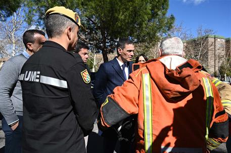 23/02/2024. Pedro Sánchez visita la zona afectada por el incendio del edificio del Campanar. El presidente del Gobierno, Pedro Sánchez, habl...