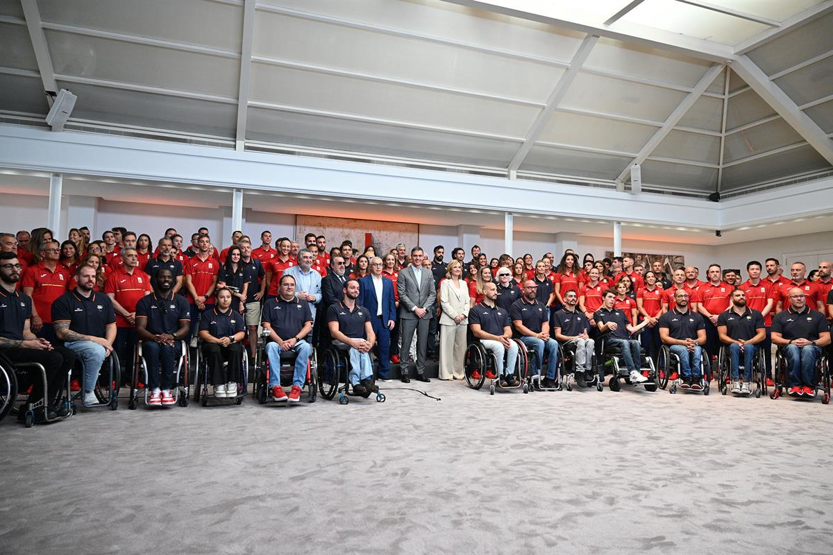 23/07/2024. PS participantes en los Juegos de París 2024. El presidente del Gobierno, Pedro Sánchez, se reúne con los equipos olímpico y par...