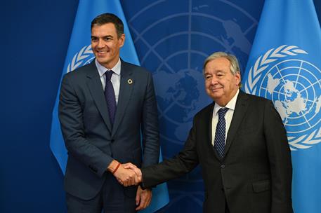 23/09/2024. Pedro Sánchez attends the Summit of the Future. Pedro Sánchez greets the Secretary General of the United Nations, António Guterres