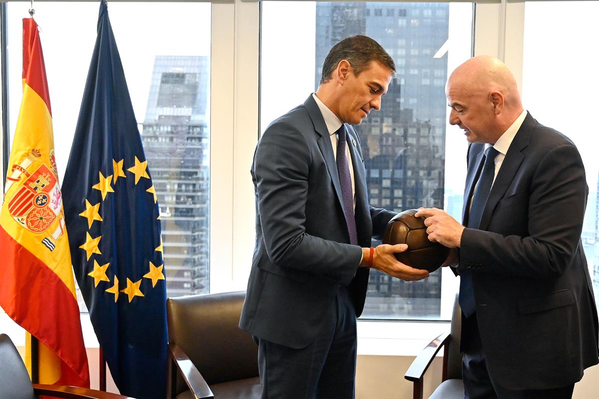 23/09/2024. Meeting between Pedro Sánchez and the President of FIFA, Gianni Infantino. Meeting between Pedro Sánchez and the President of FI...