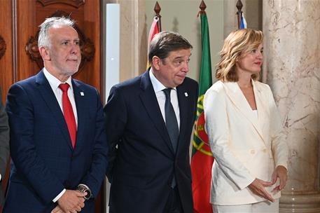 23/10/2024. Pedro Sánchez participa en la XXXV Cumbre Hispano-Portuguesa. Los ministros Ángel Víctor Torres y Luis Planas y la ministra Pila...