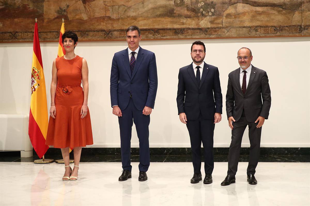24/07/2024. Pedro Sánchez se reúne con Pere Aragonés. La ministra de Inclusión, Seguridad Social y Migraciones, Elma Saiz, el presidente del...