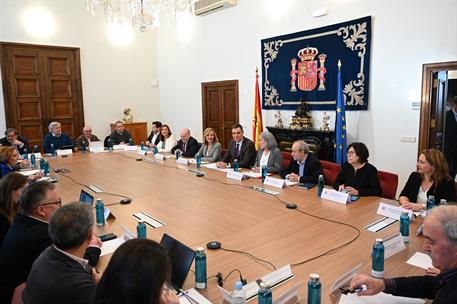 25/01/2024. Pedro Sánchez preside la reunión con el Consejo Escolar del Estado. La ministra de Educación, Formación Profesional y Deportes, ...