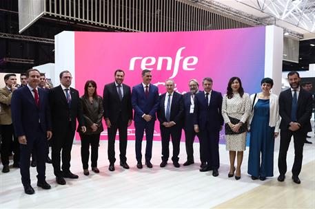 26/01/2024. Pedro Sánchez visita el stand de RENFE en FITUR 2024. El presidente del Gobierno, Pedro Sánchez, junto a los ministros de Transp...