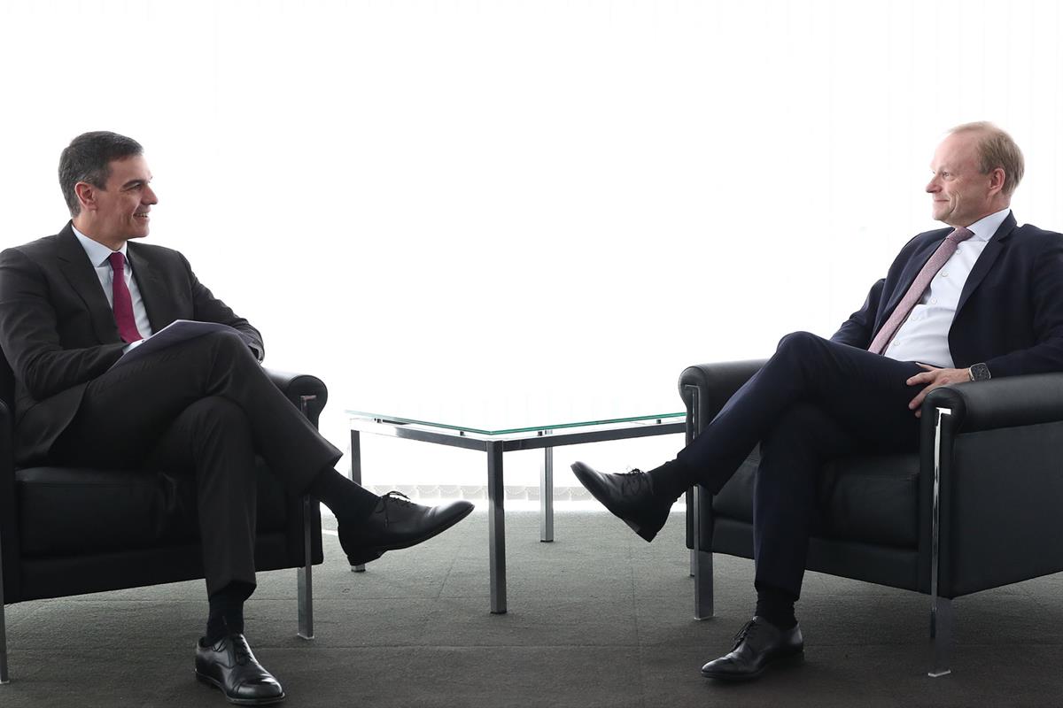 26/02/2024. Pedro Sánchez, se reúne con el presidente y consejero delegado de Nokia, Pekka Lundmark.. El presidente del Gobierno, Pedro Sánc...