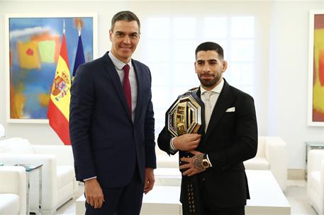 27/02/2024. Pedro Sánchez recibe al campeón de la UFC en la categoría de peso pluma, Ilia Topuria. El presidente del Gobierno, Pedro Sánchez...