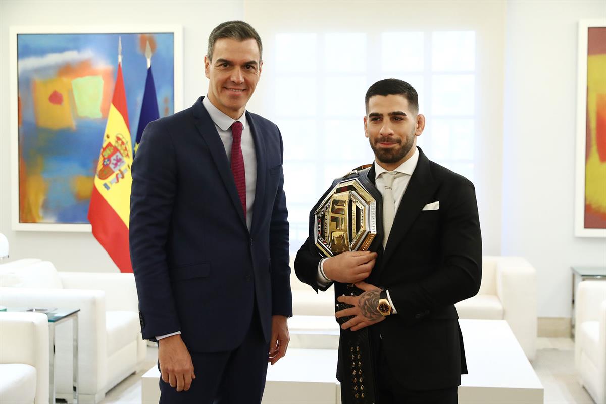 27/02/2024. Pedro Sánchez recibe al campeón de la UFC en la categoría de peso pluma, Ilia Topuria. El presidente del Gobierno, Pedro Sánchez...