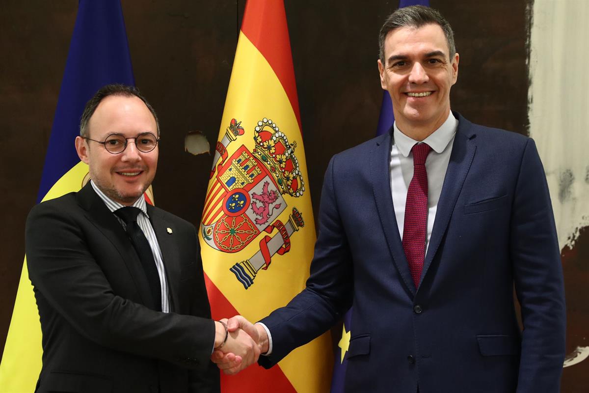 27/02/2024. El presidente del Gobierno recibe en Moncloa al Cap de Govern de Andorra. El presidente del Gobierno, Pedro Sánchez, saluda al C...