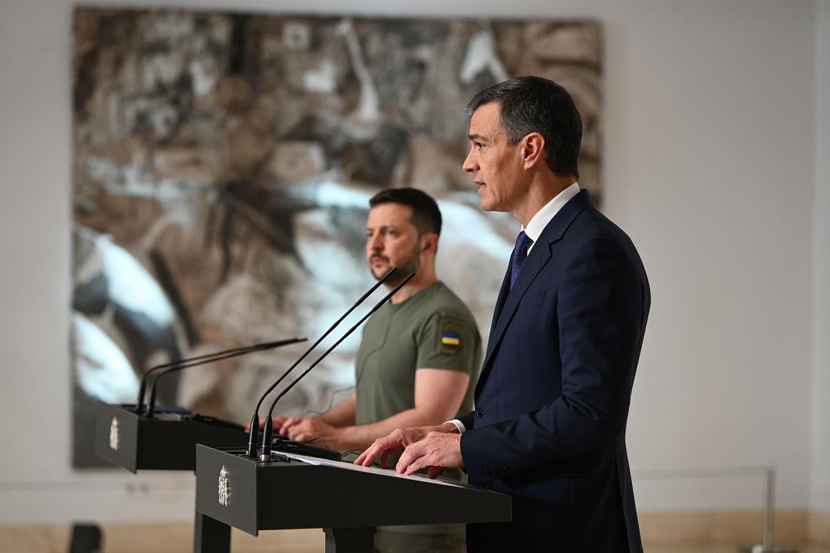 27/05/2024. Pedro Sánchez recibe al presidente de Ucrania, Volodimir Zelenski. El presidente del Gobierno, Pedro Sánchez, y el presidente de...