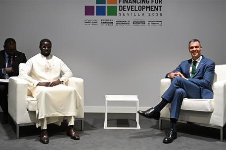 1/07/2025. Encuentro con el presidente de la República de Senegal. El presidente del Gobierno, Pedro Sánchez, en el encuentro bilateral con ...