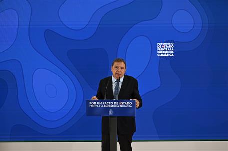 1/09/2025. Clausura del acto "Por un pacto de Estado frente a la emergencia climática". El ministro de Agricultura, Pesca y Alimentación, Lu...