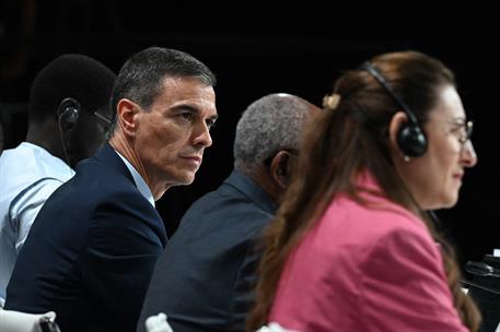 2/07/2025. Mesa redonda "Lograr una arquitectura de deuda soberana orientada al desarrollo". El presidente del Gobierno, Pedro Sánchez, part...