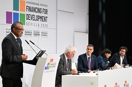 2/07/2025. Pedro Sánchez interviene en la presentación de la iniciativa de acción para la salud global. El director general de la Organizaci...