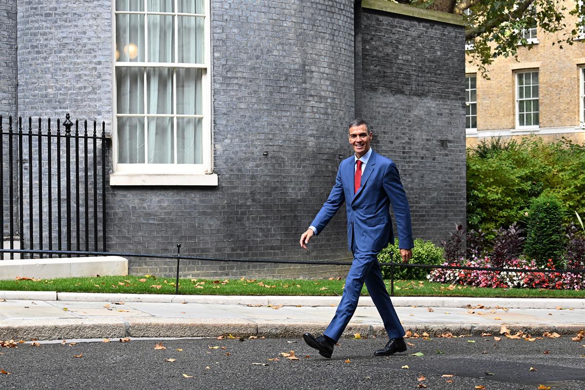 3/09/2025. Pedro Sánchez viaja al Reino Unido. El presidente del Gobierno, Pedro Sánchez, a su llegada al número 10 de Downing Street para r...
