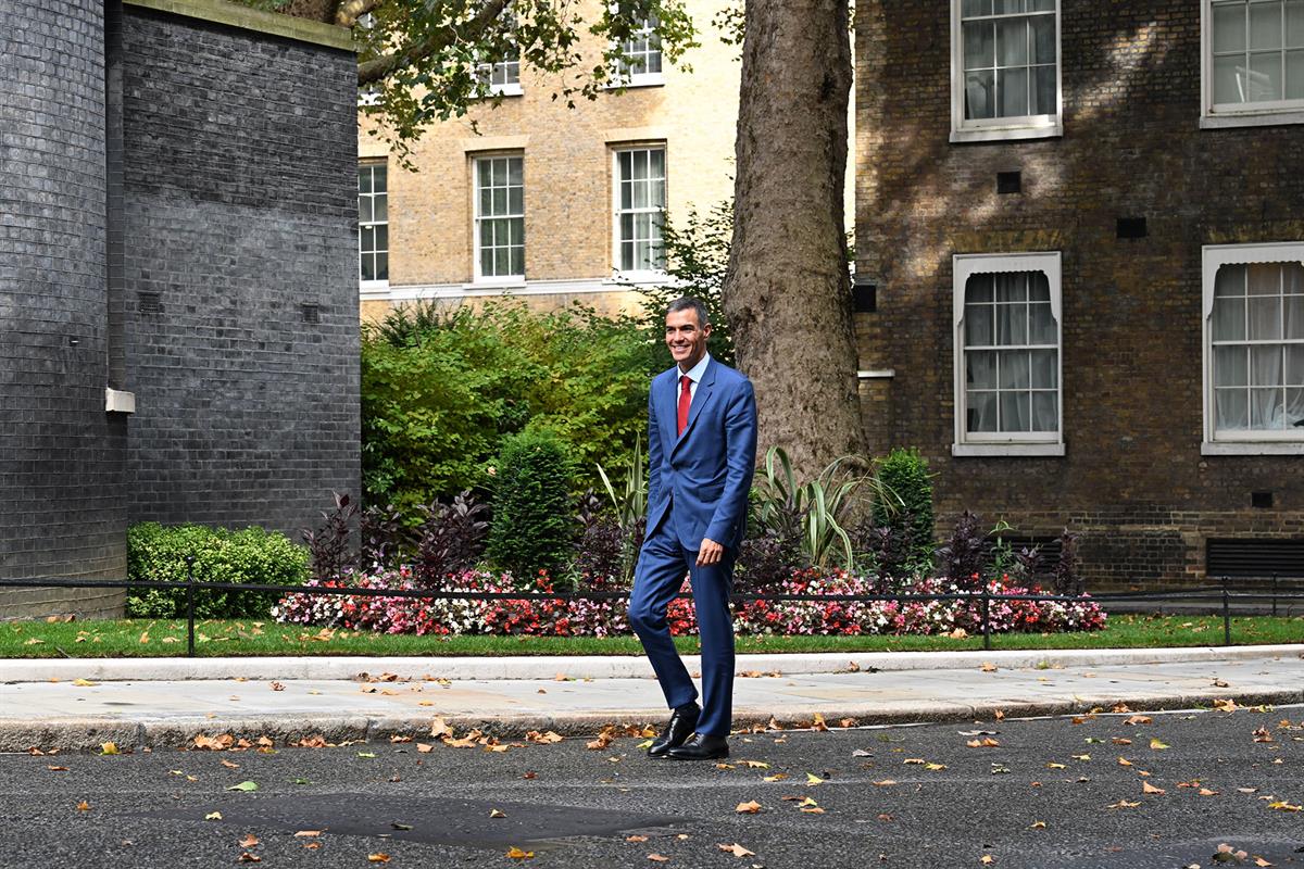 El presidente del Gobierno, Pedro S&aacute;nchez, a su llegada al n&uacute;mero 10 de Downing Street