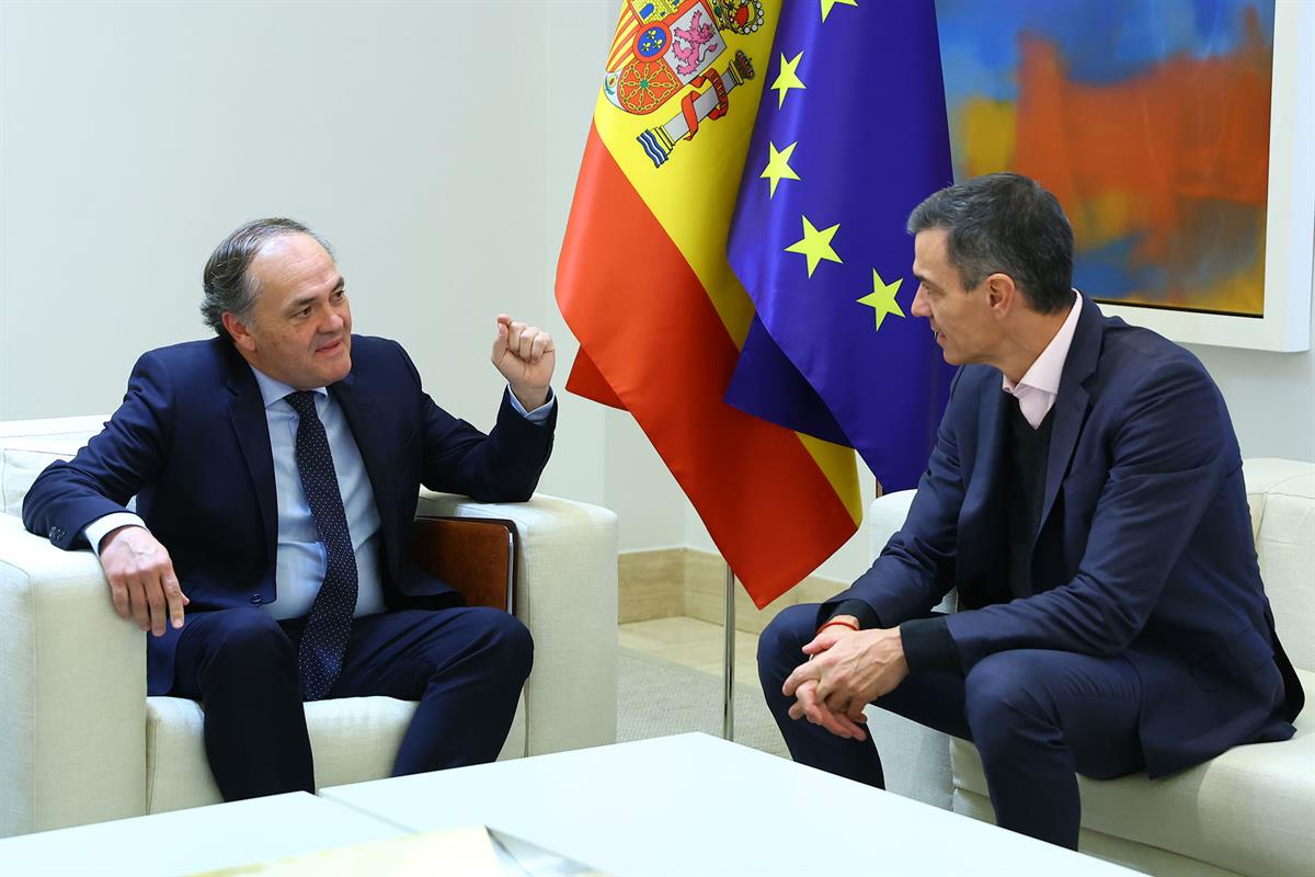 3/11/2025. Pedro Sánchez receives representatives of SAPA. SAPA CEO Jokin Aperribay and the President of the Government of Spain, Pedro Sánc...