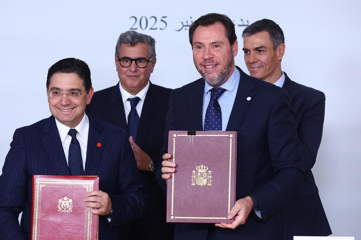 4/12/2025. XIII reunión de alto nivel España-Marruecos. El ministro de Transportes y Movilidad Sostenible, Óscar Puente, y el ministro de As...