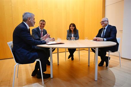 5/05/2025. El presidente del Gobierno se reúne con los alcaldes de Roma, París y Barcelona. El presidente del Gobierno, Pedro Sánchez, manti...