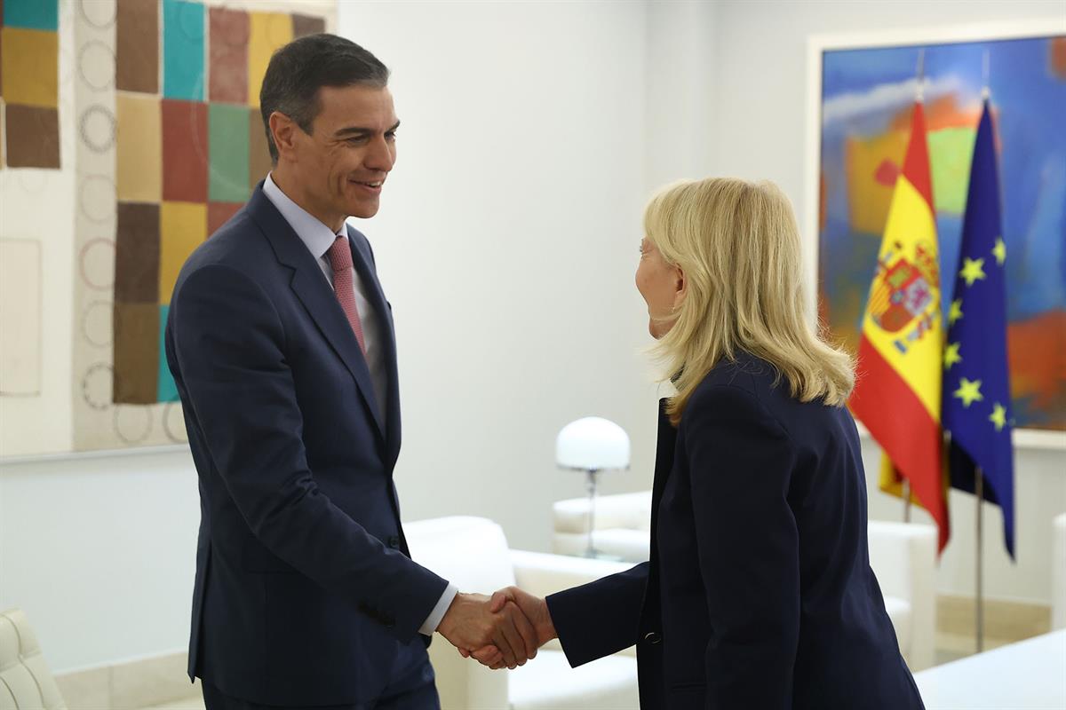 5/05/2025. Pedro Sánchez recibe a la directora ejecutiva de UNICEF. El presidente del Gobierno, Pedro Sánchez, y la directora ejecutiva de U...