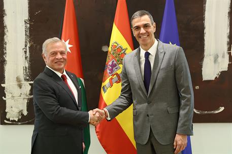 El presidente del Gobierno, Pedro Sánchez, recibe al rey Abdalá II de Jordania