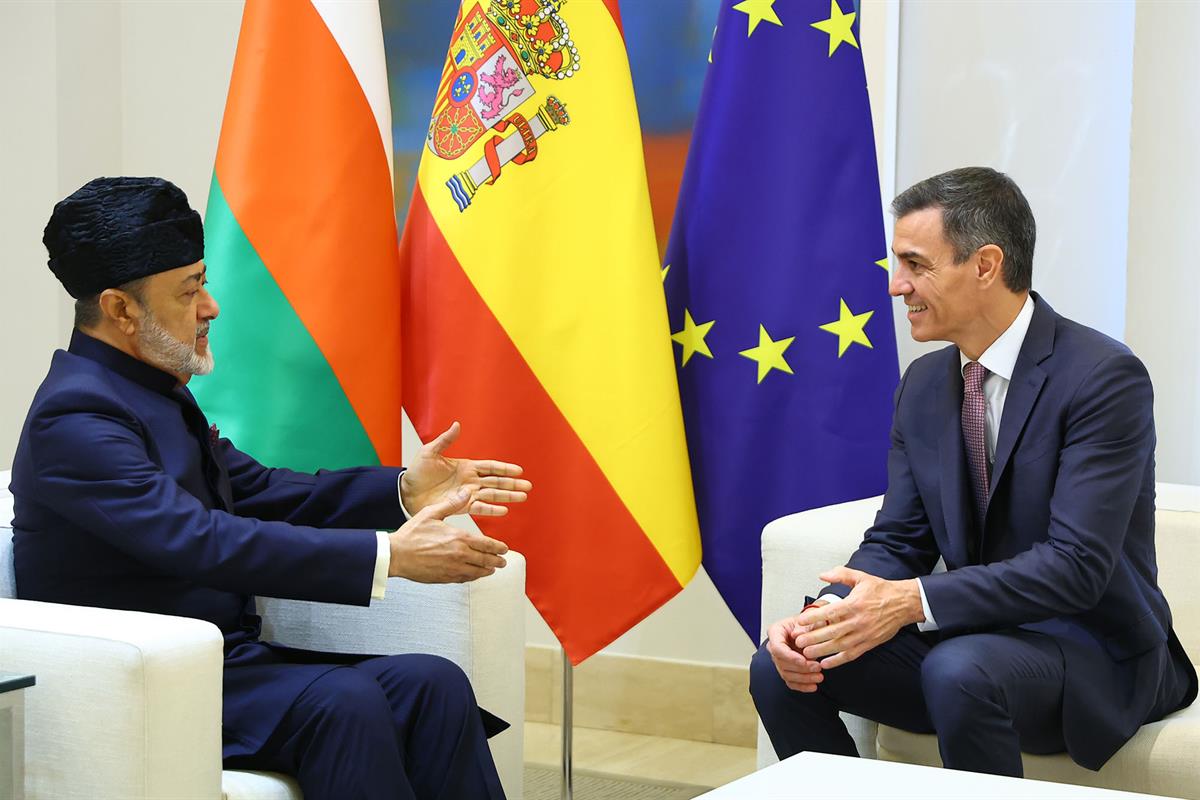 5/11/2025. Pedro Sánchez receives the Sultan of Oman, H.H. Haitham Bin Tariq Al-Busaid. The President of the Government of Spain, Pedro Sánc...