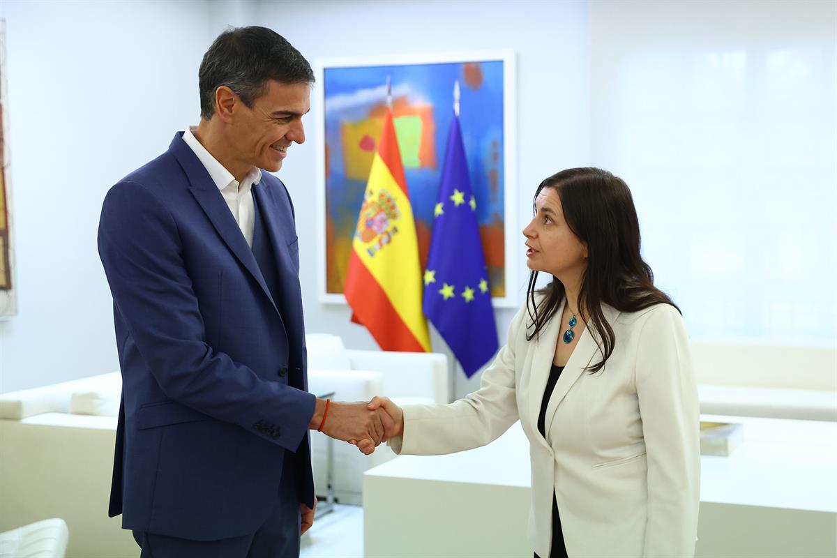5/12/2025. El presidente recibe a la presidenta del Consejo General de la Ciudadanía Española. El presidente del Gobierno, Pedro Sánchez, y ...