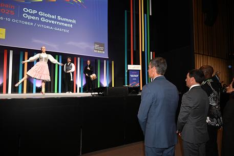 7/10/2025. Pedro Sánchez inaugura la IX Cumbre Global de la Alianza de Gobierno Abierto. El presidente del Gobierno, Pedro Sánchez, junto al...