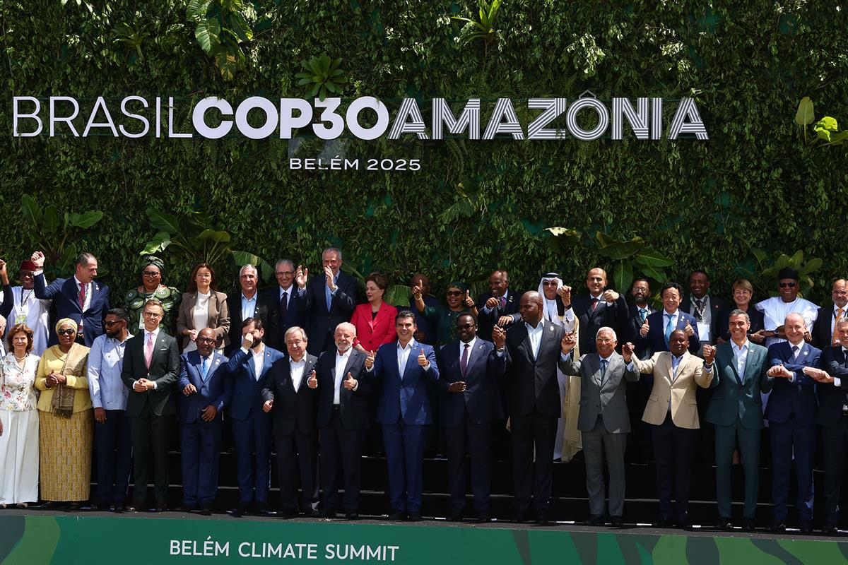 7/11/2025. Pedro Sánchez participa en la Cumbre del Clima. Foto de familia de jefes de Estado y de Gobierno asistentes a la Conferencia de N...