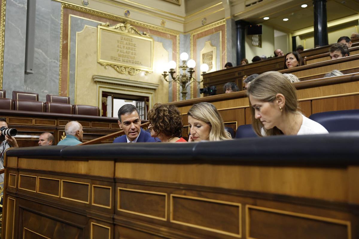 8/10/2025. Pedro Sánchez asiste a la sesión de control al Gobierno. El presidente del Gobierno, Pedro Sánchez, junto a la vicepresidenta pri...
