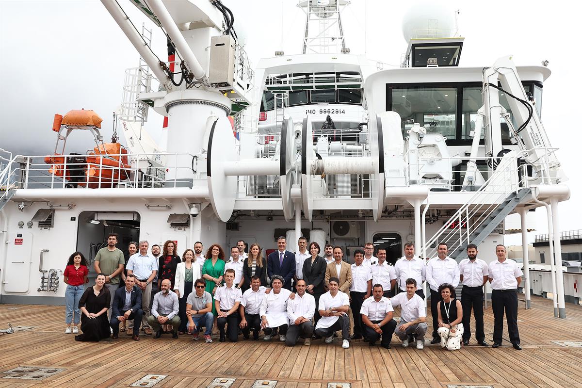 El presidente del Gobierno visita el buque oceanográfico Odón de Buen, en el puerto de Mónaco