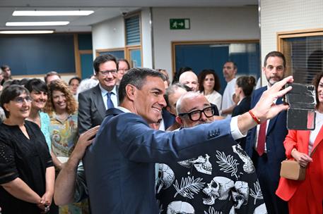 10/06/2025. Pedro Sánchez visita las instalaciones de Netflix España. El presidente del Gobierno, Pedro Sánchez, durante la visita a las ins...