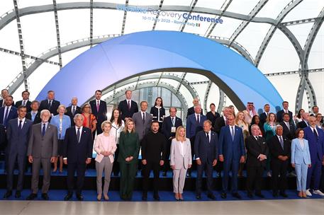 10/07/2025. Pedro Sánchez participa en la Conferencia para la Reconstrucción de Ucrania. Foto de familia de la Conferencia para la Recuperac...