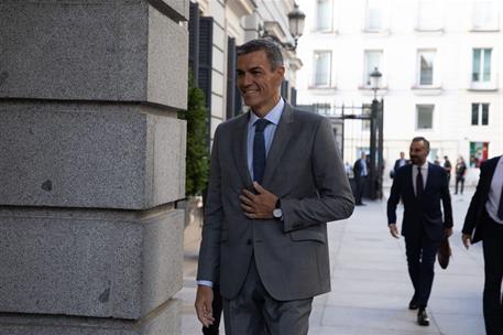 10/09/2025. Pedro Sánchez asiste a la sesión de control al Gobierno. El presidente del Gobierno, Pedro Sánchez, a su llegada al Congreso de ...