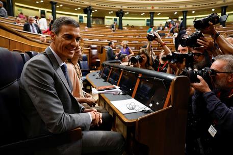 10/09/2025. Pedro Sánchez asiste a la sesión de control al Gobierno. El presidente del Gobierno, Pedro Sánchez, con la prensa gráfica al ini...