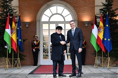 El presidente del Gobierno recibe al presidente de Palestina, Mahmoud Abbas