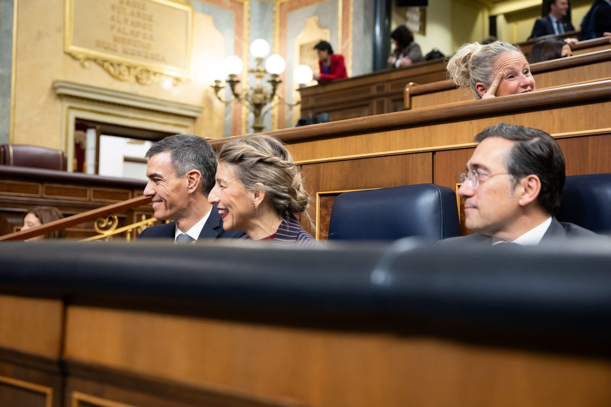 El presidente del Gobierno junto a la vicepresidenta segunda, Yolanda D&iacute;az, y el ministro Albares