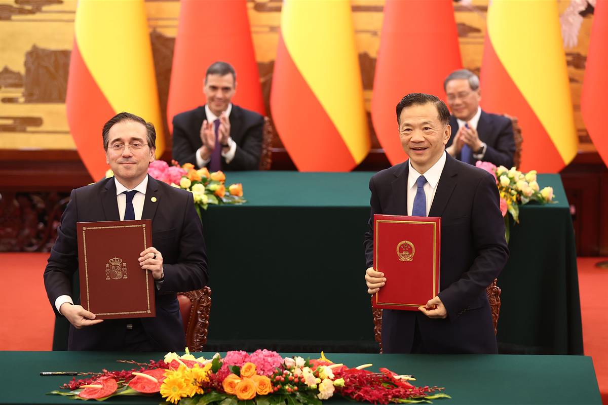 11/04/2025. Pedro Sánchez visita China. El ministro de Asuntos Exteriores, Unión Europea y Cooperación, José Manuel Albares, durante el acto...