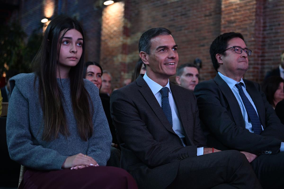 11/11/2025. Pedro Sánchez clausura el acto de presentación del estudio 'Infancia digital 2025'. El presidente del Gobierno, Pedro Sánchez, j...