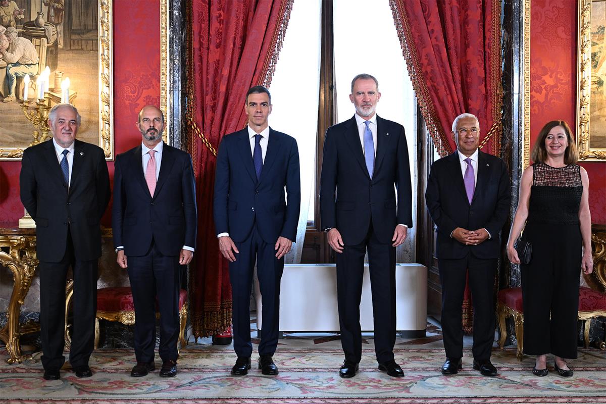 Foto de grupo del acto celebrado en el Palacio Real