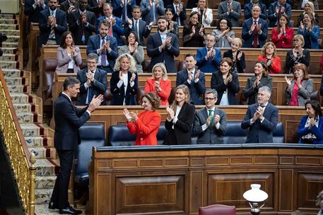 12/11/2025. Comparecencia de Pedro Sánchez en el Congreso de los Diputados. Los miembros del Gobierno aplauden al presidente tras su comparecencia.