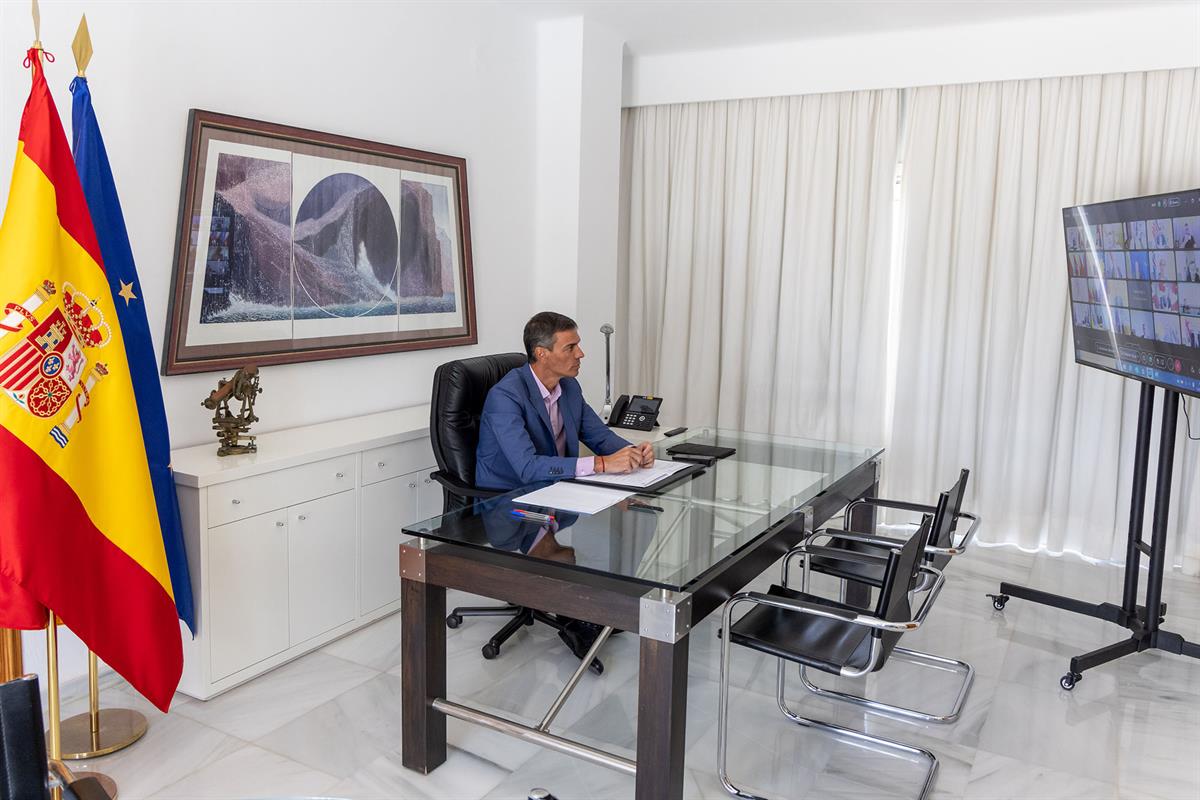 13/08/2025. Pedro Sánchez participates in the virtual meeting of the Coalition of Volunteers for Ukraine. The President of the Government of...